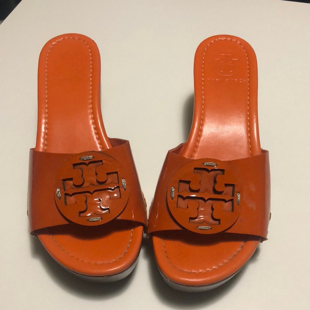 Tory Burch Wedge Sandal pre-owned. Great condition